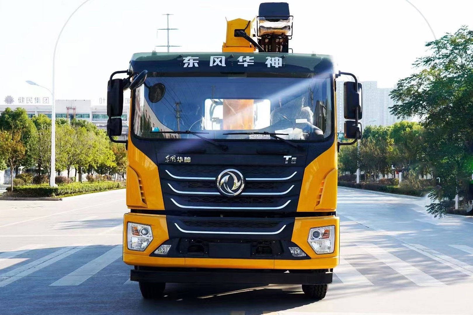 8 Ton Dongfeng 1 Pull 2 Cars Tow Wrecker Truck 