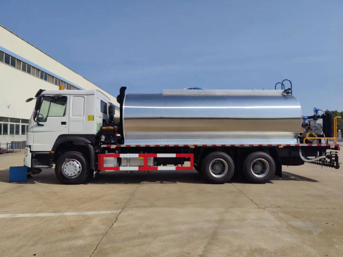Asphalt Distributor Truck spray hot asphalt Bitumen truck HOWO DONGFENG FOTON CAMC