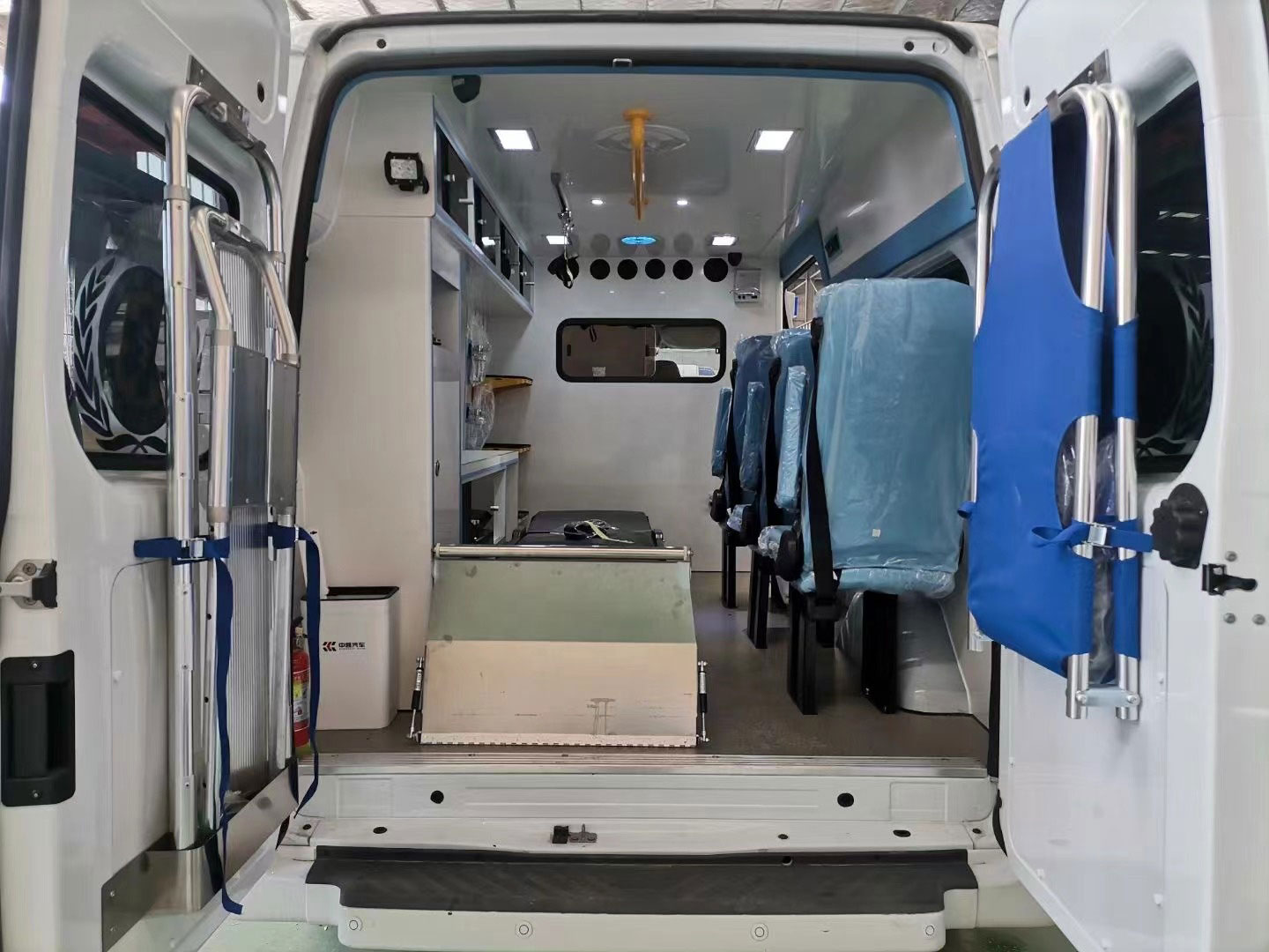 FORD Ambulance Vehicle for Export Diesel First Aid Rescue Patient Stretcher Ambulance